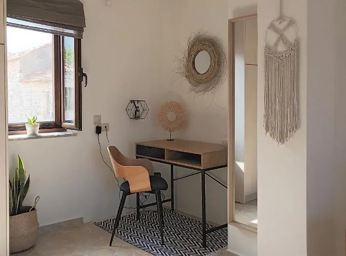 Kir-yiannis Stonehouse @areopoli Αρεόπολις