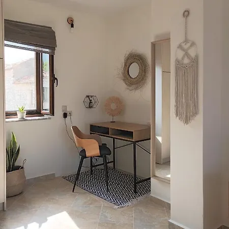 Kir-yiannis Stonehouse @areopoli אראופוליס