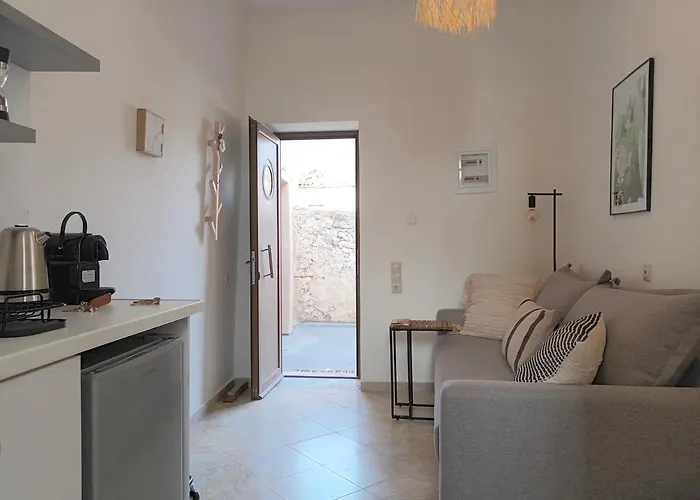 Kir-yiannis Stonehouse @areopoli * Areopoli